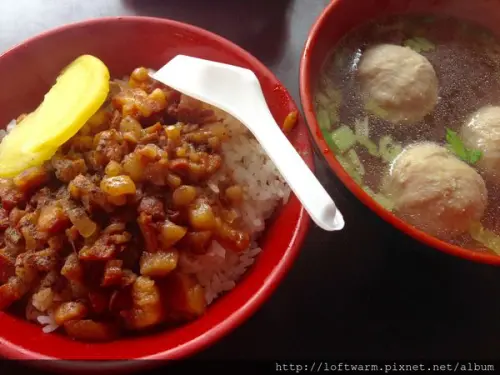 [新竹城隍廟商圈] 阿富滷肉飯 貢丸湯