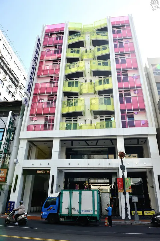 [台中住宿]星動銀河旅站處處科技感，徜徉星際間的奇幻旅程，住宿是一趟驚奇之旅