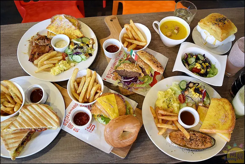 台中美式貝果早午餐親子餐廳。如，菓FLAMBAGEL西屯店。貝果控超愛的美式貝果堡、抹醬貝果多達15種品項鹹甜口味通通有@sunny吃喝遊樂