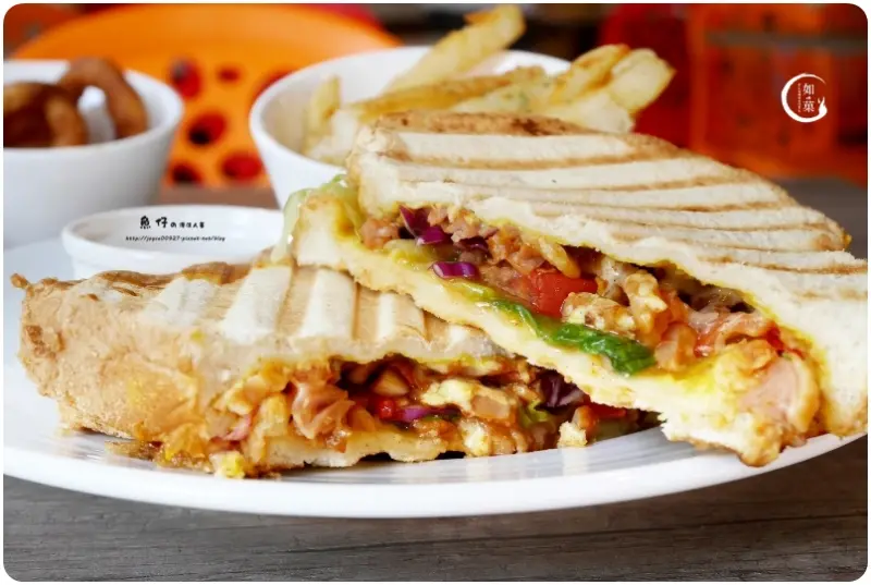 【台中.西屯】Flambagel Cafe 如，菓。親民價格美式潮流早午餐，鹹、甜貝果、焗烤燉飯、帕尼尼無國界料理，附設孩童玩耍空間