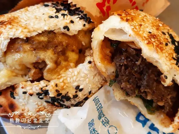 【新竹北區】丞祖胡椒餅新竹在地人氣小吃，4代傳承的好味道，皮薄餡多好......