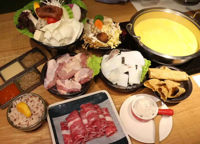 台南火鍋推薦　多種有機蔬菜、風味醬料與自然原味湯頭