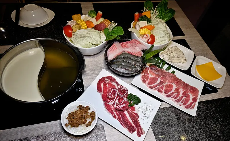 覓精緻鍋物,新莊有著好湯頭且讓人吃的很舒服的美味火鍋!!