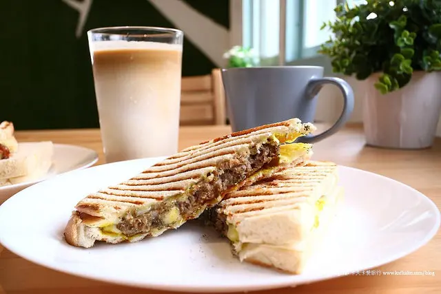【宜蘭早午餐】杰西啃早餐｜鴨賞厚切牛啃吐司早點蛋餅咖啡