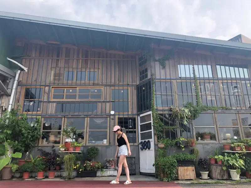 【穀倉咖啡La grange aux cafés｜宜蘭冬山】啊～休假見到綠油油的稻田感覺真好！手工檸檬磅蛋糕、玫瑰蘋果汁也太搭了吧