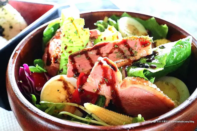 【宜蘭冬山輕食】粮心聚落｜糧心聚落飯糰沙拉茶泡飯咖啡霜淇淋｜冬山火車站生態綠舟免淋雨溜滑梯