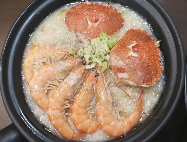 高雄 左營。鮮記螃蟹海鮮粥(左營店)，來自大海新鮮海味