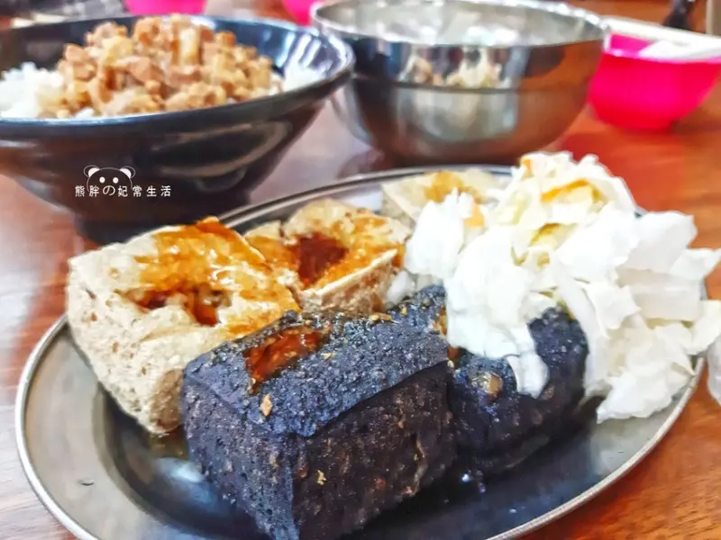 【苗栗泰安】黑皮臭豆腐│洗水坑豆腐街知名小吃│外皮酥脆紮實內在且軟嫩......