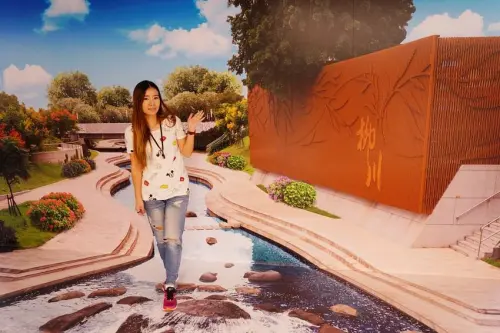 超逼真的柳川打卡牆居然藏在銀行裡？台中市區五個藝術亮點報你知，還可以免費看展覽喲~