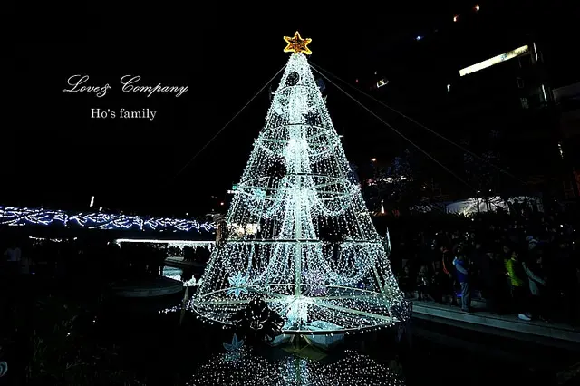 [台中景點]柳川藍帶水岸～全台首棵水中聖誕樹閃耀水岸！2017台中耶誕嘉年華｜創意藝術光景、聖誕禮物盒、鬱金香花海、台中熱門聖誕打卡景點