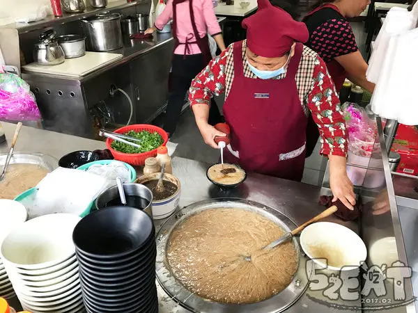 台中太平美食早餐》正宗肉焿麵線菜單價位大公開！超人氣在地人必吃的肉焿麵線~台中太平必吃美食小吃餐廳推薦。