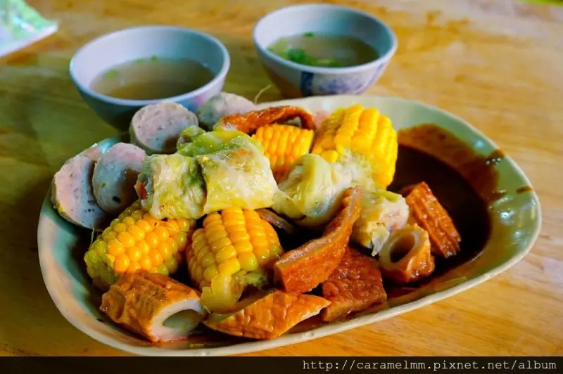 【台北中正】基隆黑輪綜合甜不辣 南機場夜市 食材多樣豐富 唯一缺點沒標價 夾菜前要三思