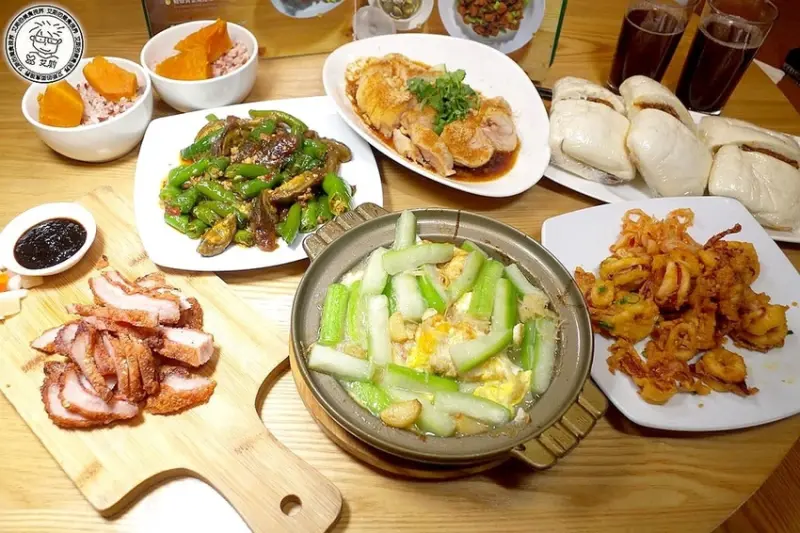 [台菜]跟著《米其林指南臺北2019》必比登推介來試試看．真的適合三五好友小聚一下．欣葉小聚 南港店