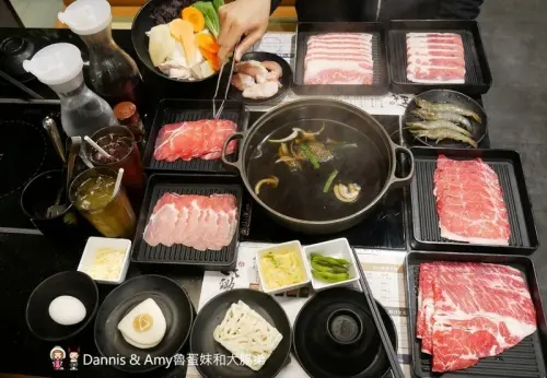 《新竹壽喜燒餐廳》吃到飽金大鋤壽喜燒（小蒙牛集團） ︱新竹車站 晶品城購物廣場樓上（影片） - Dannis & Amy魯蛋妹和大腸弟