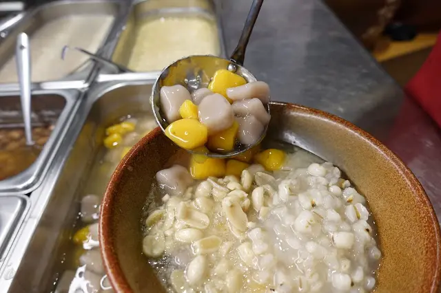 [食記] 豆花朴(中和店)。料好實在的有機豆花、燒仙草、芝麻糊! 健康取向的養身甜品!