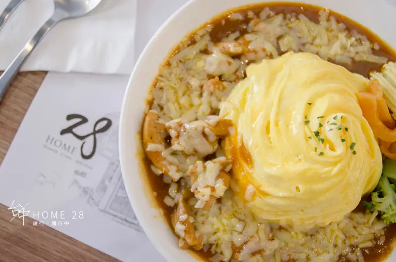 【台中/西屯】Home 28，一盤療癒人心的旋轉禮服蛋包咖哩飯