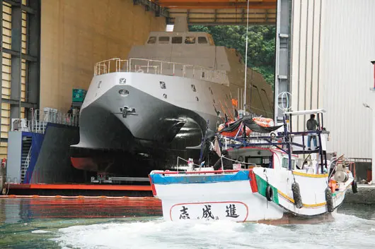 海軍左營東碼頭(2):第一次亮相的國軍現役匿蹤艦砲        
      