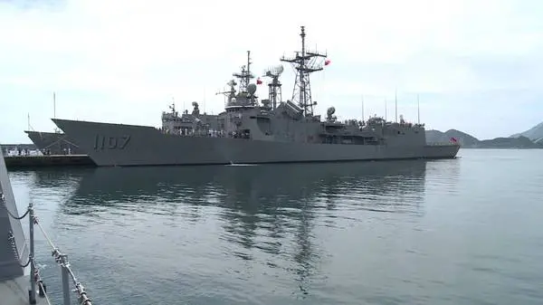 海軍左營東碼頭(3):派里級子儀艦        
      