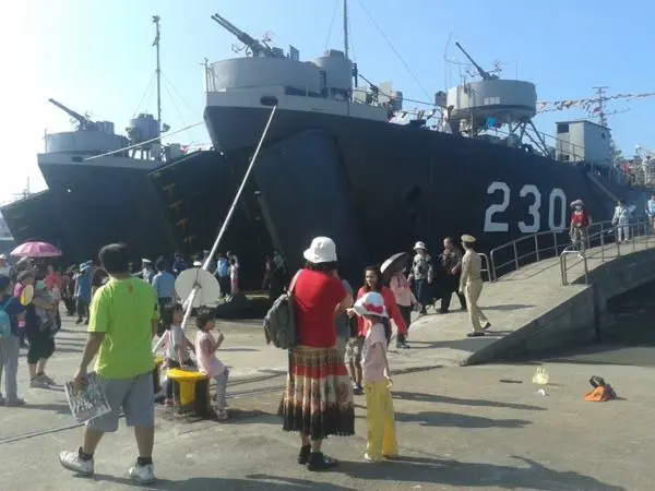 海軍左營東碼頭(1):中邦艦        
      