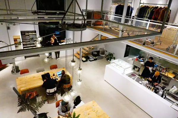 │食記│桃園/啡蒔Verse Cafe✨服飾結合咖啡，在用餐之餘也可以挑選喜愛的衣服❤很有自己風格的咖啡店