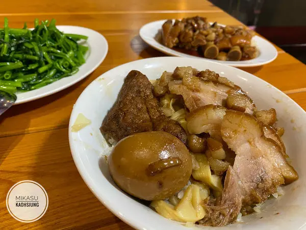 ∥高雄/食．前金∥ 紅鼻子豬腳 自強店 ๑入口即化的綿密腿節 鄰近漢神百貨