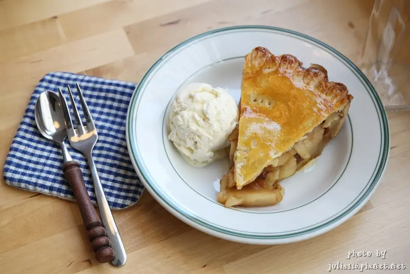 【Third Floor Coffee．在三樓咖啡】中山區。北歐小清新！擁有超大窗景的三樓咖啡館♥（捷運南京復興站／微風廣場）