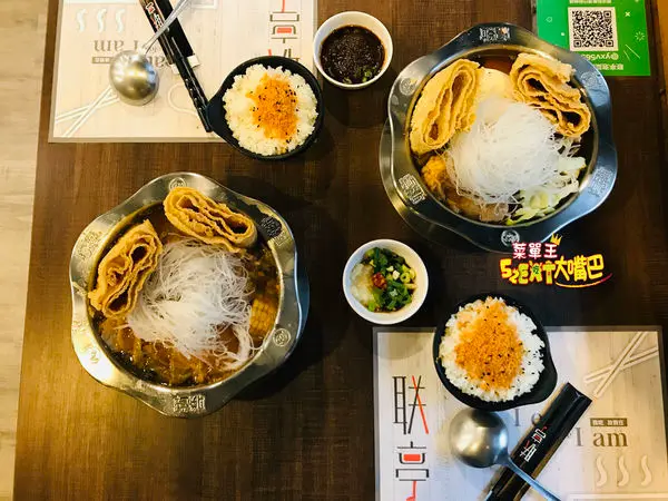 联亭泡菜鍋菜單價位大公開》台中中友一中街必吃美食小吃餐廳～推薦奶香起司鍋、泡菜鍋、麻辣牛肉鍋。