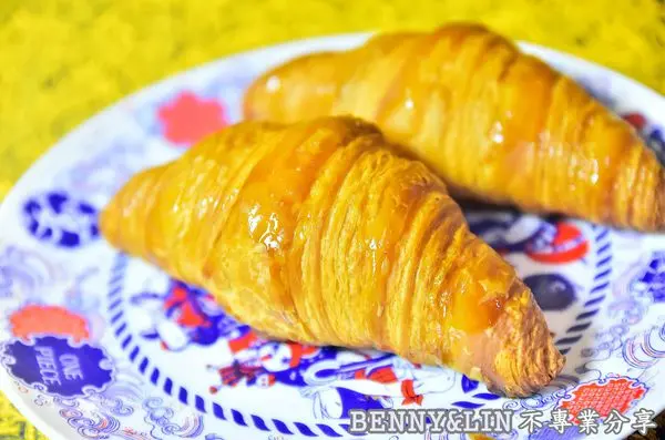 [台中北區美食]傳說中的殿堂級可頌台灣首店，口味選擇多種快來搶購吧!! -- 八月堂(台中美食、台中排隊美食、台中中友百貨A棟美食、台中可頌麵包專賣店)