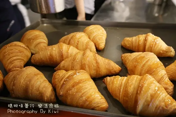 【台中美食】八月堂蜂巢可頌@殿堂級可頌，獨門摺層技術、天然奶油、6種口味可挑選(中友百貨公司B2引領風潮)