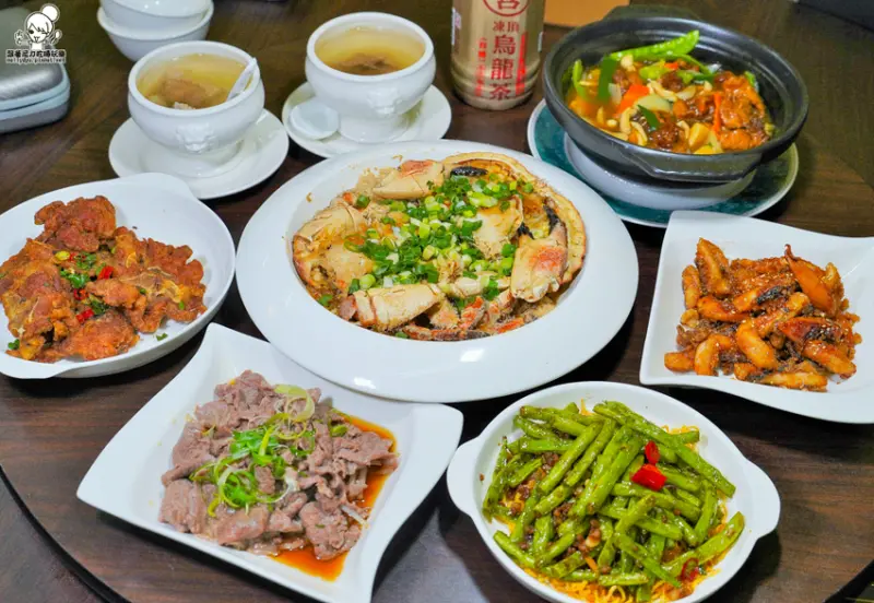 超肥美巨大螃蟹正港鮮美滋味，功夫料理菜色開胃下飯｜聚餐推薦 品粵小館 - 跟著尼力吃喝玩樂＆親子生活