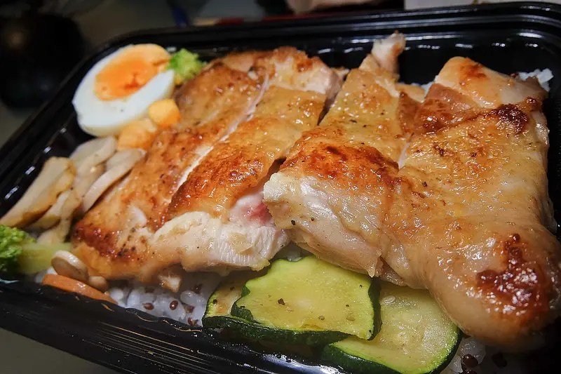 台北 忠孝新生 拾貳食 午餐換個口味吃個少油低鹽的輕食餐盒也不錯