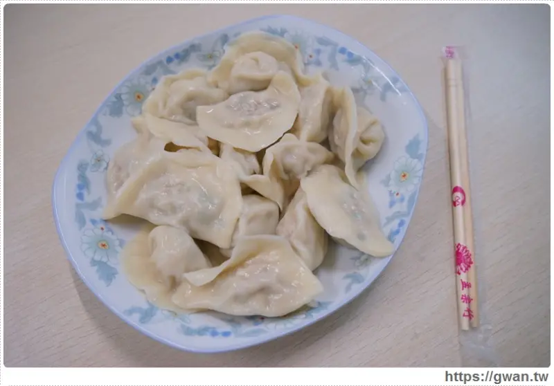 巴布義式咖啡 - 咖啡店裡吃水餃?? 不用沾醬就好吃的酸白菜水餃