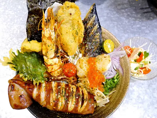 [台北大安]東區燒肉閃亮明日之星霸氣的漂丿海鮮丼飯