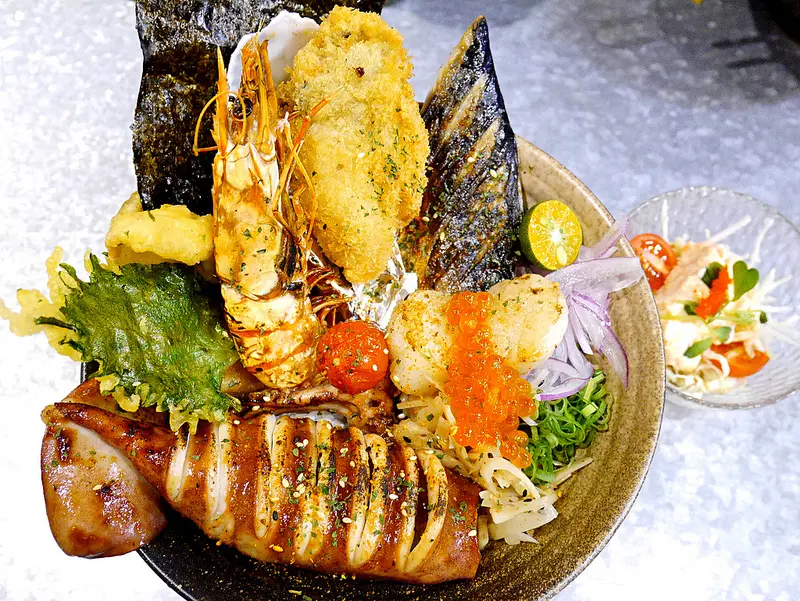 [台北大安]東區燒肉閃亮明日之星霸氣的漂丿海鮮丼飯