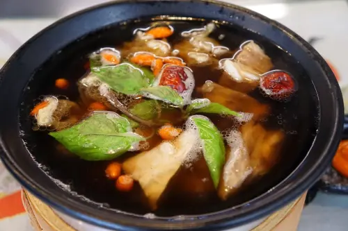 獨特的仙草羊肉鍋 一人就能享用的美味-永吉楽羊仔湯屋@捷運大橋頭站@延三夜市