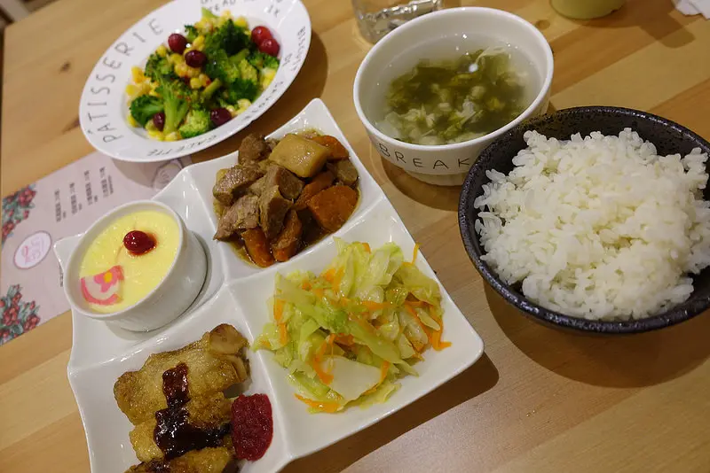 (胖樺食記)少鹽少油好健康「貝芮小廚房」/捷運大坪林站推薦美食/加拿大空運蔓越莓入菜/好好味冰火波蘿油/愛評體驗團