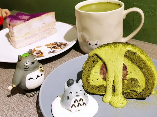 ♪菜寮站。翻轉♬抹茶紅豆生乳捲。芋泥白玉千層。雙蛋打拋豬丼飯