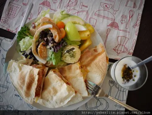 覓拾咖啡- 流轉在有森林拿鐵的小巷裡，尋覓當中拾得溫暖烤餅的和煦溫度