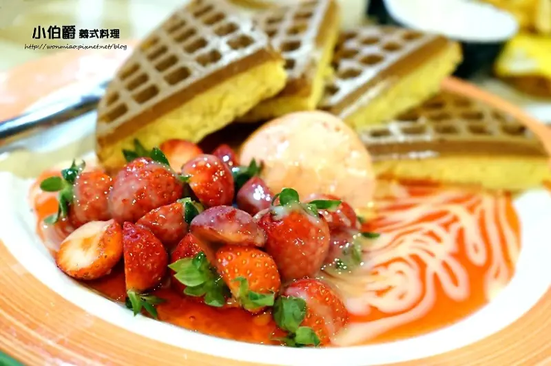 捷運新埔站美食 ✿ 小伯爵 義式料理 ✿ 板橋義大利麵 / 燉飯 / 平價小資美食 / 不限時 / 不加收服務費 / 下午茶 / 鬆餅  (完整菜單 menu)