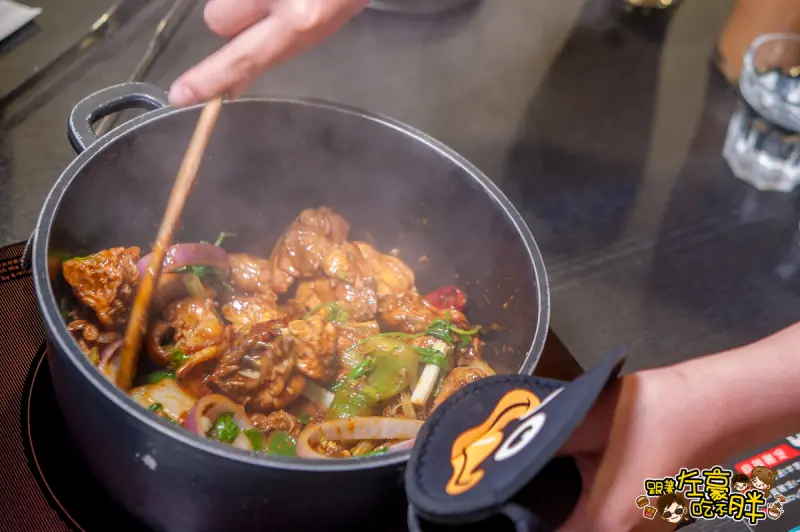 [食記] 食尚玩家推薦！「聞雞起爐」麻辣雞煲、火鍋 (乾、濕兩吃)