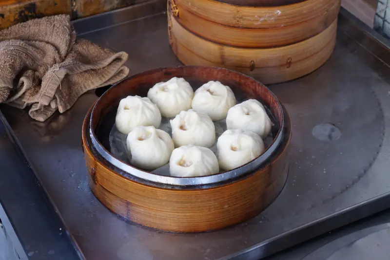 在地人大推的沒招牌小籠包 水餃也很讚哦-吉利街無名小籠包@捷運唭哩岸站