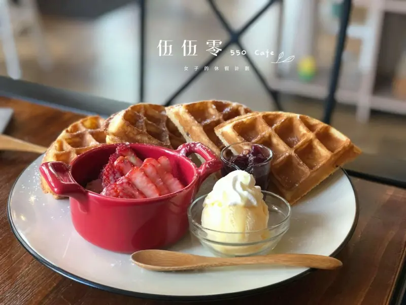 台北士林 | 伍伍零-咖啡與餐，巷弄中網美秘境夢幻透明玻璃房，走進城市裡的綠意行光合作用 | 捷運芝山站 |IG打卡熱點 ▲女子的休假計劃▼