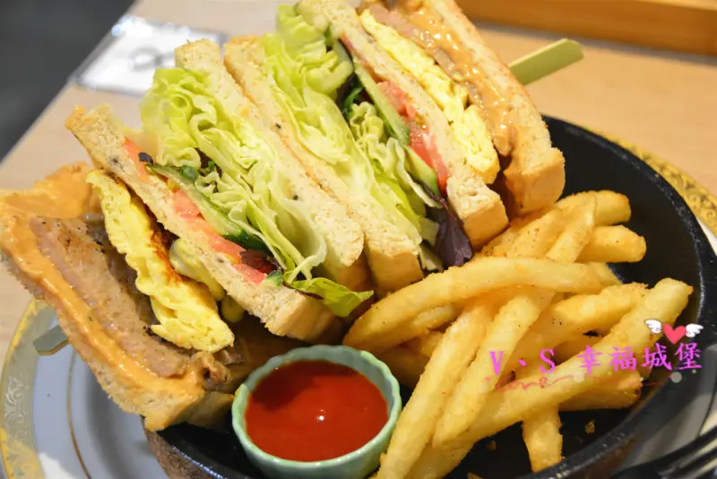 【新北美食】新莊早午餐 果亞烘焙GoA Bakery ~ 讓你在麵包香的氛圍裡，吃著美味又豐盛的早午餐，不怕人吃的大份量餐點一定讓你傻眼