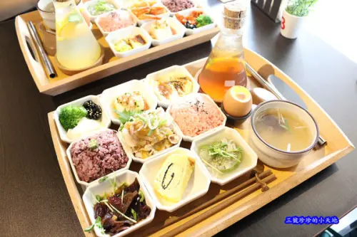 吾獨食驗室Woo Doo Food Lab．IG人氣打卡九宮格定食套餐．信義區不收服務費美食餐廳推薦．Natura夢幻漸層水果氣泡飲．