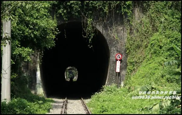 苗栗。擋不住的誘惑舊山線內社川鐵橋。神隱少女祕境隧道