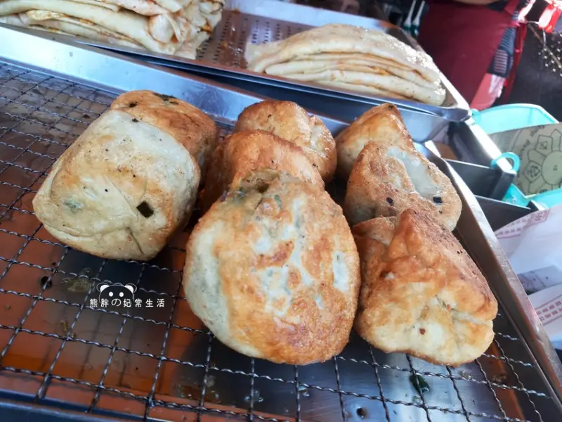 【苗栗通霄】通霄王煎包，在地超人氣銅板美食早餐，煎包皮薄麵香餡料飽滿，蛋餅皮Q蛋香，起鍋必秒殺的煎包，想吃得趁早