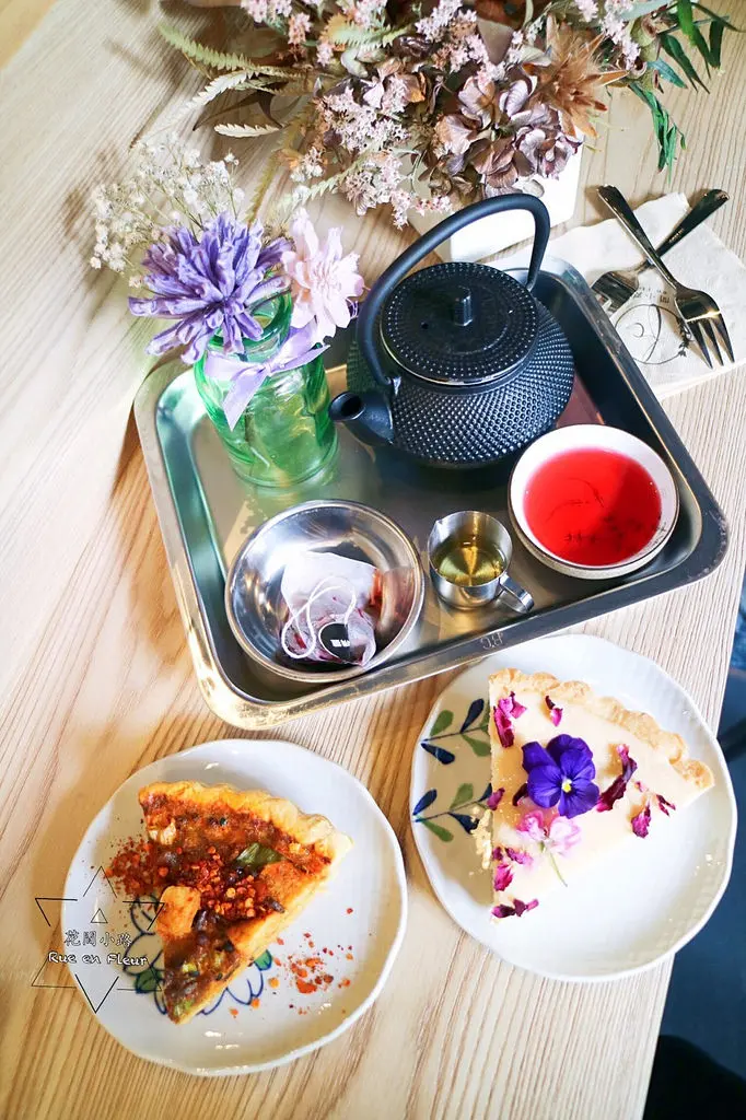 食記►桃園中壢┃花間小路咖啡館┃乾燥花大發！又一少女心力作，桃園中壢的朋友真的越來越幸福囉！IG打卡熱點又一發