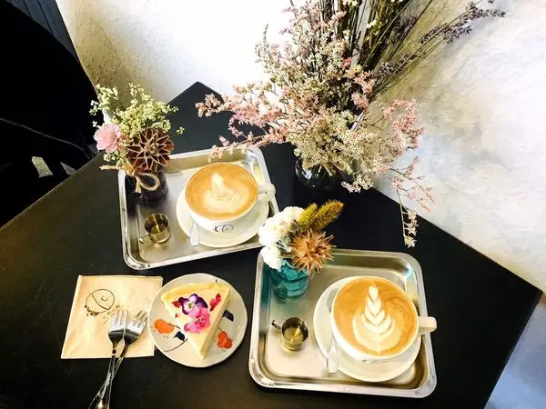 │食記│桃園中壢/花間小路咖啡館 Rue en Fleur✿少女心大爆發的夢幻系甜點x韓系咖啡館