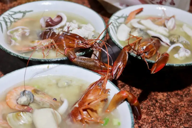 台南｜捌柒海產粥 超狂龍蝦海產粥 食尚玩家推薦．人氣排隊餐車美食 - 奇奇一起玩樂趣