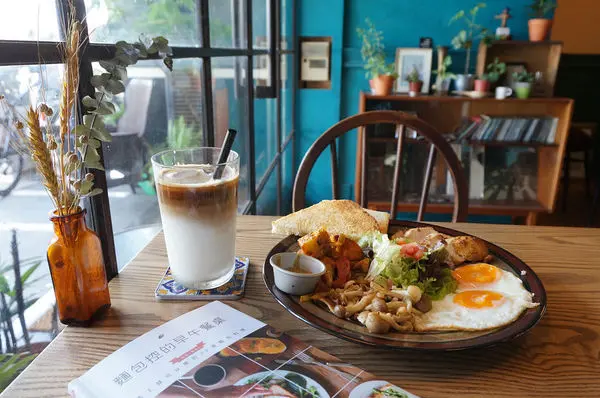 【台南安平區】『The Breakfast Club 小餐事』~美麗的歐風復古咖啡店，自家手工烘培麵包，誠意十足的美味早午餐。
